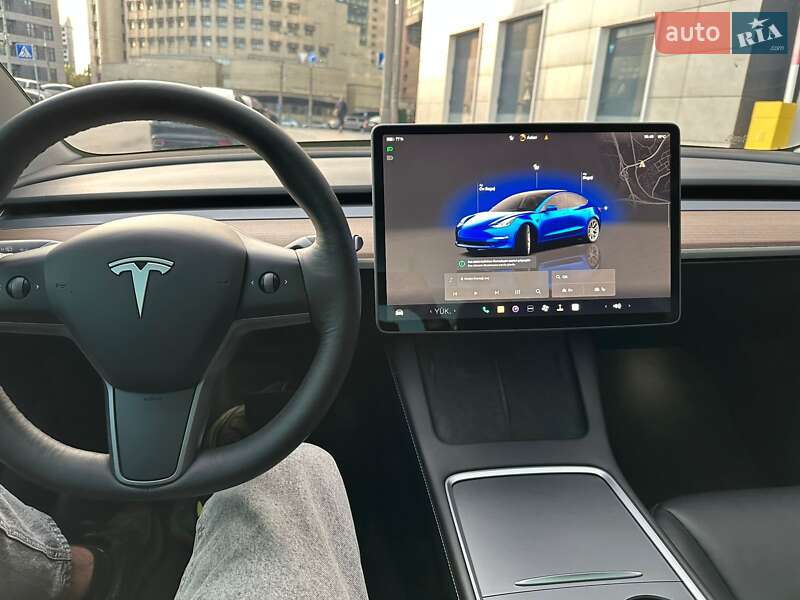 Седан Tesla Model 3 2022 в Киеве