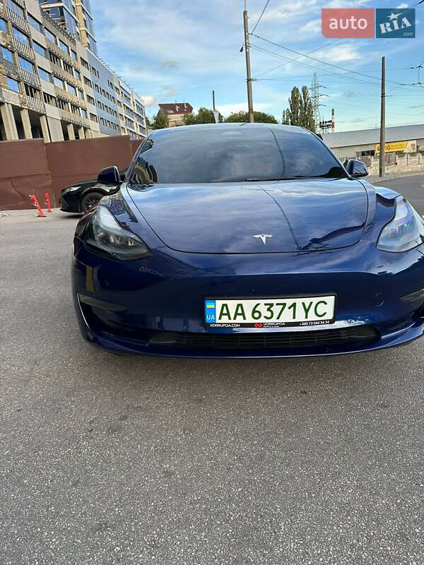 Седан Tesla Model 3 2022 в Киеве