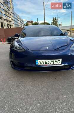 Седан Tesla Model 3 2022 в 