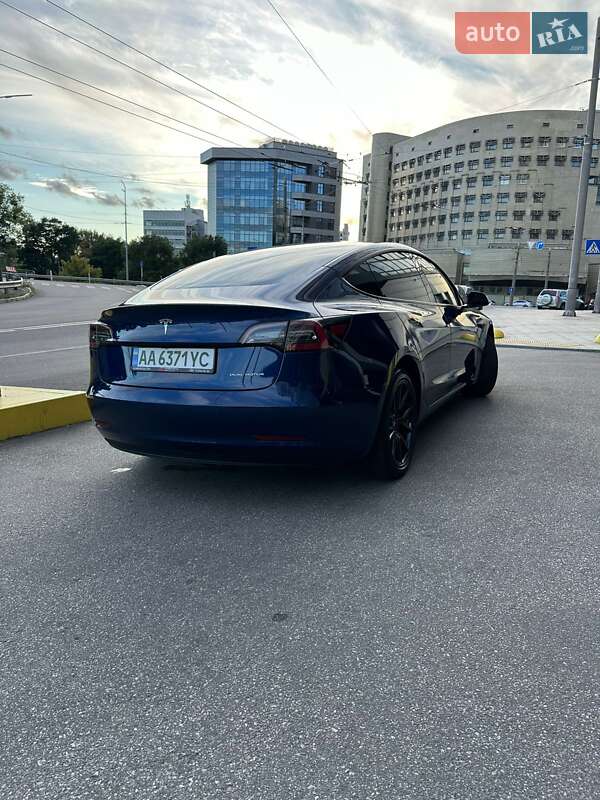 Седан Tesla Model 3 2022 в Киеве