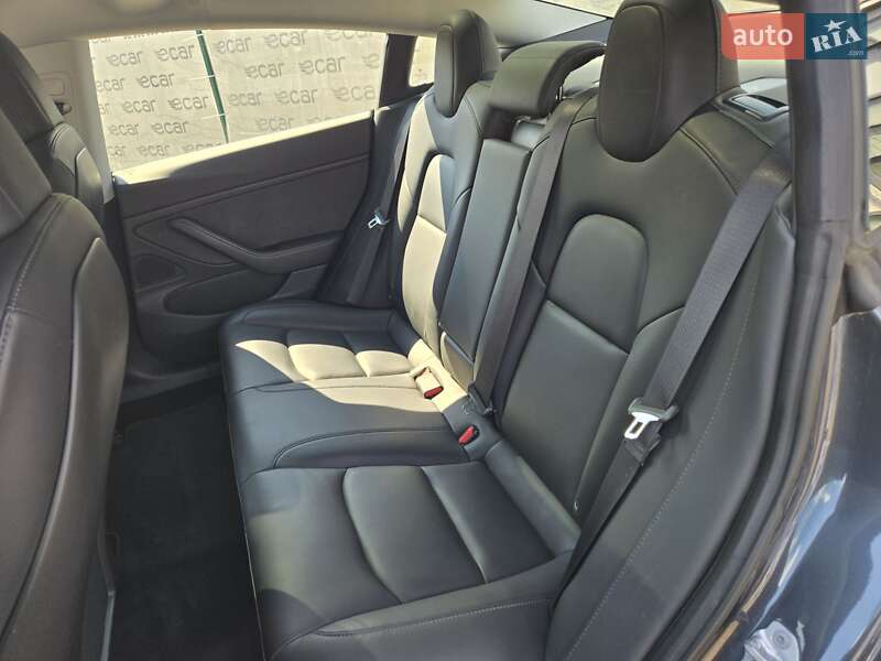 Седан Tesla Model 3 2018 в Киеве