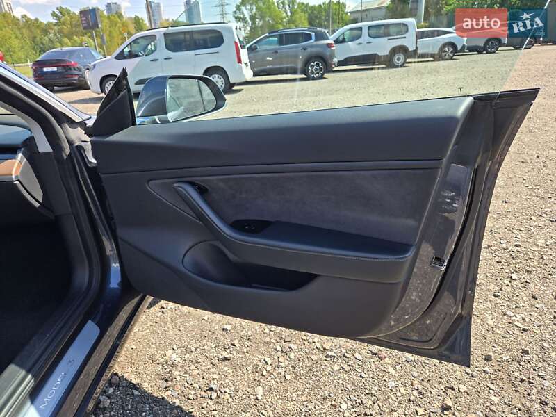 Седан Tesla Model 3 2018 в Киеве