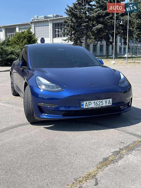 Седан Tesla Model 3 2023 в Киеве