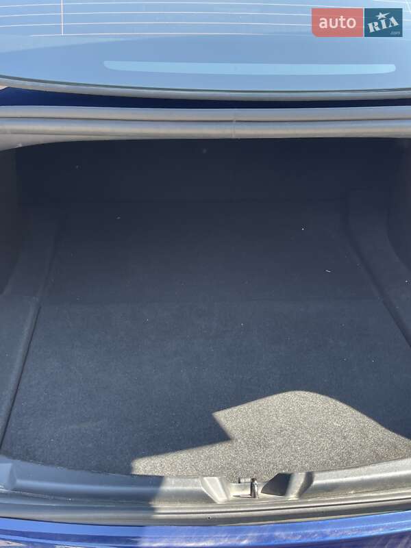 Седан Tesla Model 3 2023 в Киеве