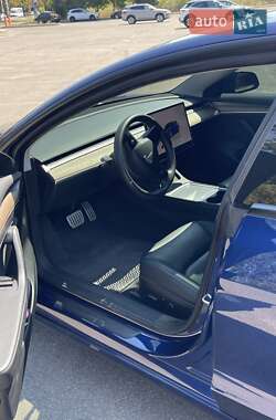 Седан Tesla Model 3 2023 в Киеве