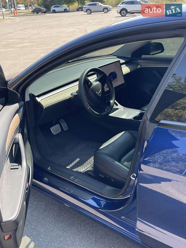 Седан Tesla Model 3 2023 в Киеве