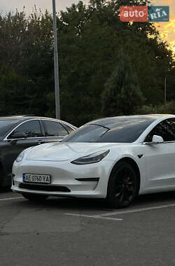 Седан Tesla Model 3 2020 в 