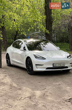 Седан Tesla Model 3 2020 в 