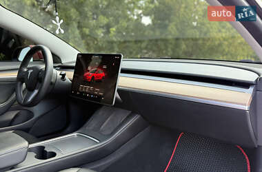 Седан Tesla Model 3 2022 в 