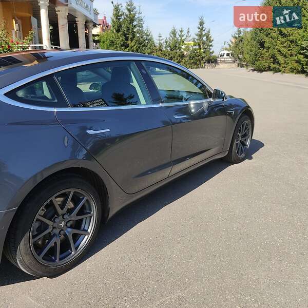Седан Tesla Model 3 2019 в Тернополі