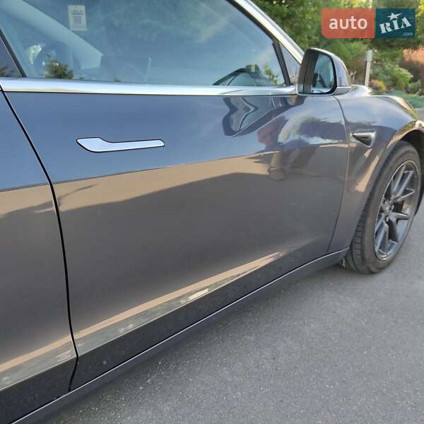 Седан Tesla Model 3 2019 в Тернополі