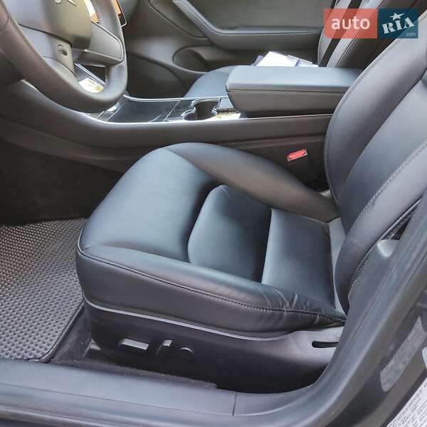 Седан Tesla Model 3 2019 в Тернополі