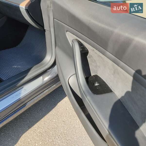Седан Tesla Model 3 2019 в Тернополі