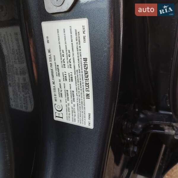 Седан Tesla Model 3 2019 в Тернополі