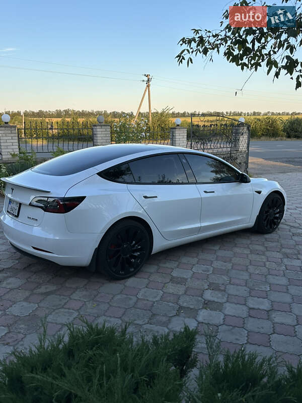 Седан Tesla Model 3 2021 в Южноукраїнську