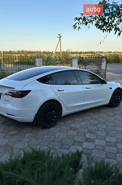 Седан Tesla Model 3 2021 в 