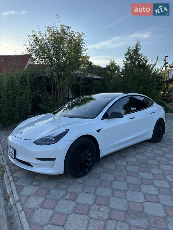 Седан Tesla Model 3 2021 в Южноукраїнську
