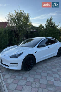 Седан Tesla Model 3 2021 в 