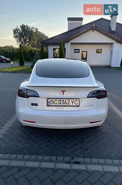 Седан Tesla Model 3 2021 в 