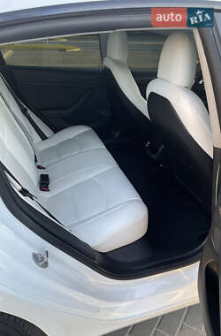 Седан Tesla Model 3 2021 в 