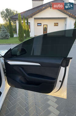 Седан Tesla Model 3 2021 в 