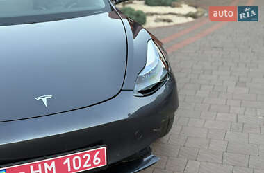 Седан Tesla Model 3 2021 в 