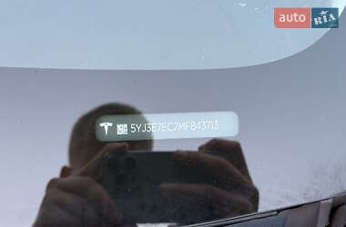 Седан Tesla Model 3 2021 в 