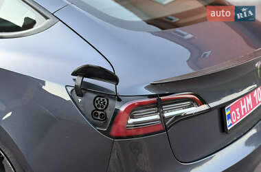 Седан Tesla Model 3 2021 в 