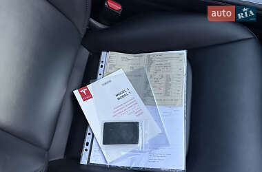 Седан Tesla Model 3 2021 в 