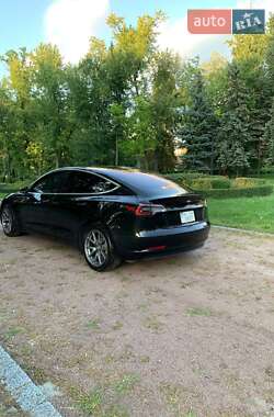 Седан Tesla Model 3 2019 в 