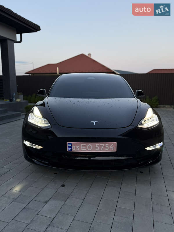 Седан Tesla Model 3 2020 в Берегово
