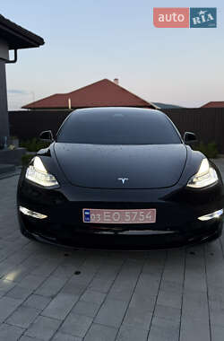Седан Tesla Model 3 2020 в 