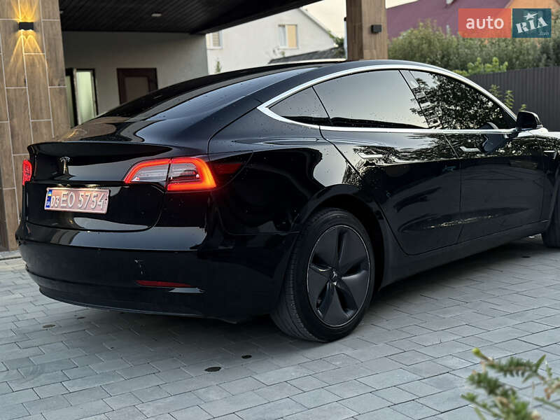 Седан Tesla Model 3 2020 в Берегово