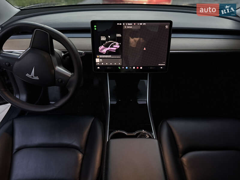 Седан Tesla Model 3 2020 в Берегово