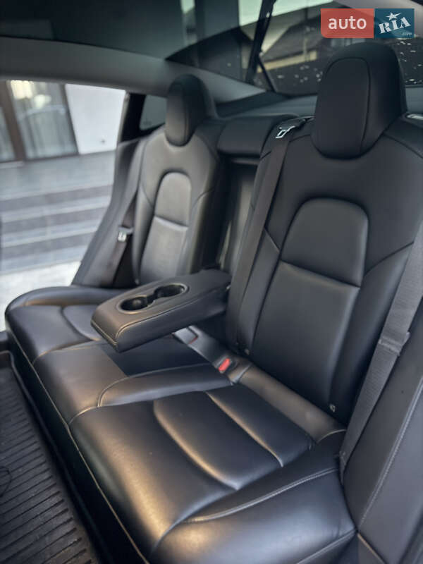 Седан Tesla Model 3 2020 в Берегово