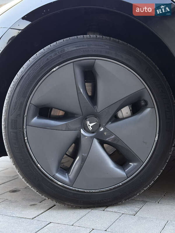 Седан Tesla Model 3 2020 в Берегово