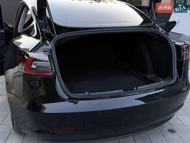 Седан Tesla Model 3 2020 в Берегово