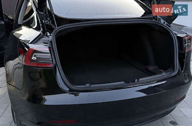 Седан Tesla Model 3 2020 в 