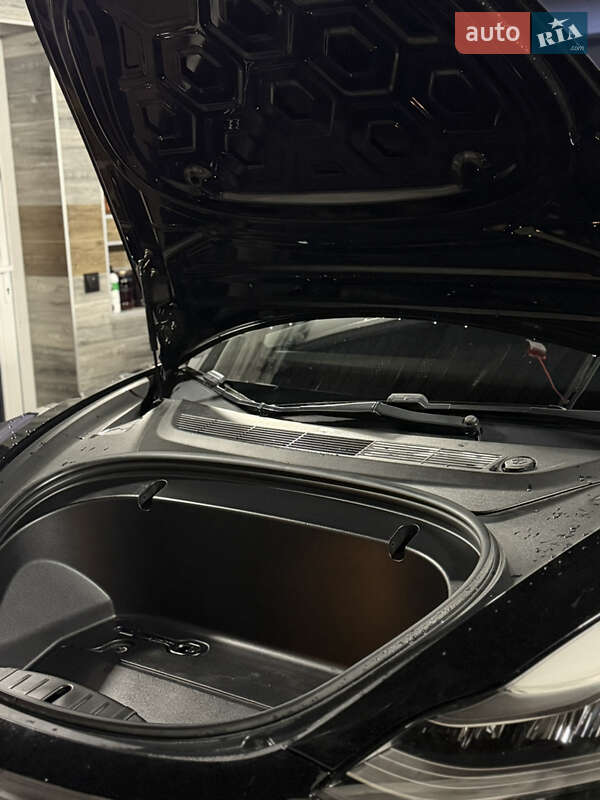 Седан Tesla Model 3 2020 в Берегово