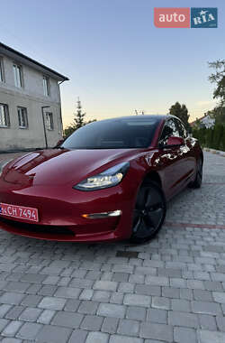 Седан Tesla Model 3 2022 в 