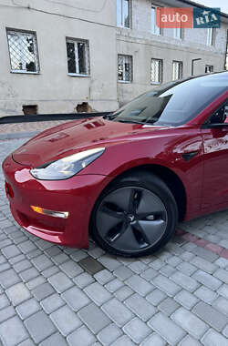 Седан Tesla Model 3 2022 в 