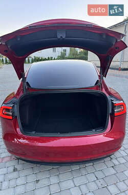 Седан Tesla Model 3 2022 в 