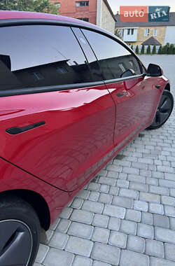 Седан Tesla Model 3 2022 в 