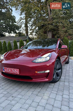 Седан Tesla Model 3 2022 в 