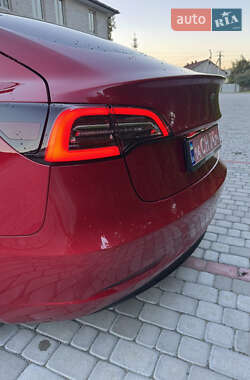 Седан Tesla Model 3 2022 в 