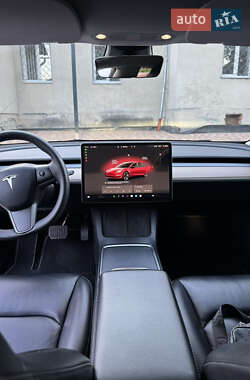 Седан Tesla Model 3 2022 в 