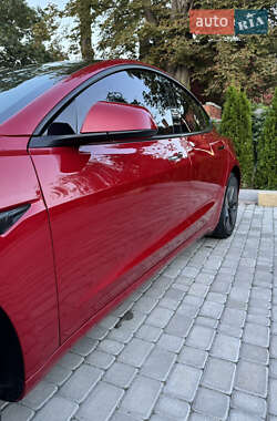 Седан Tesla Model 3 2022 в 