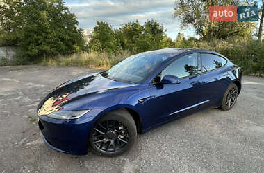 Седан Tesla Model 3 2024 в 