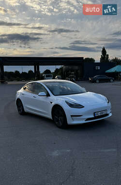Седан Tesla Model 3 2021 в 