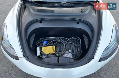Седан Tesla Model 3 2021 в 